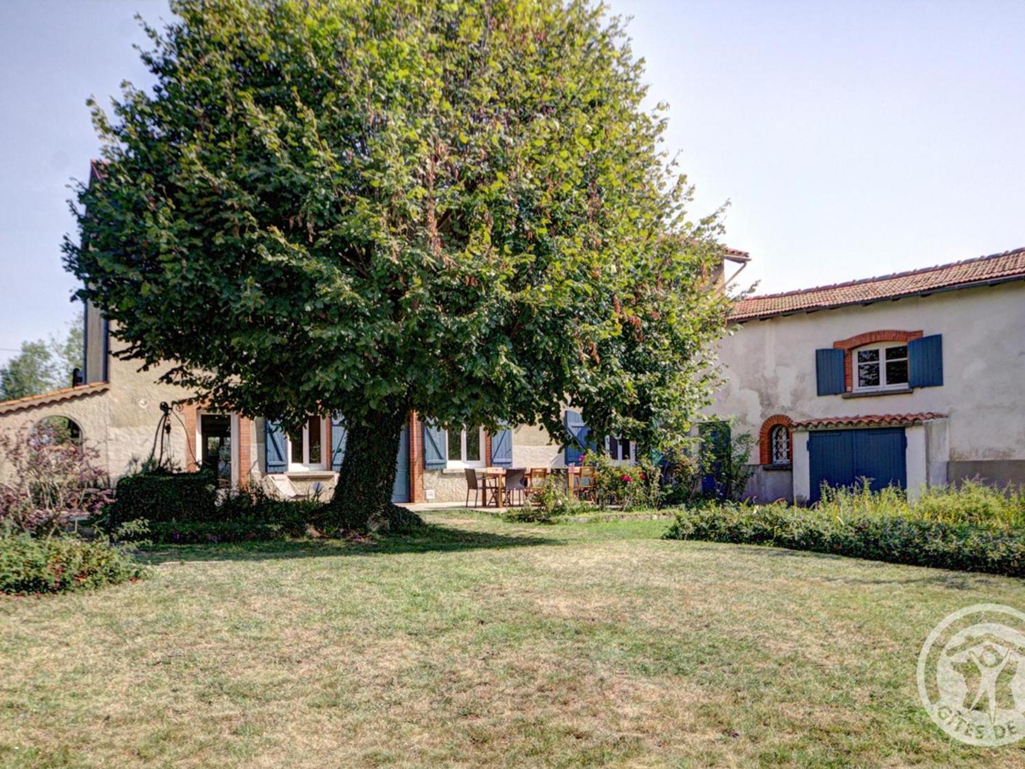 Gite Spacieux Avec Jardin Arbore Et Jeux Enfants, A Proximite De St-Etienne Et Lyon - Fr-1-496-147 Montchal Zewnętrze zdjęcie